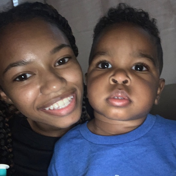 Meet your Posher, Ariel - Picture 4 of 7